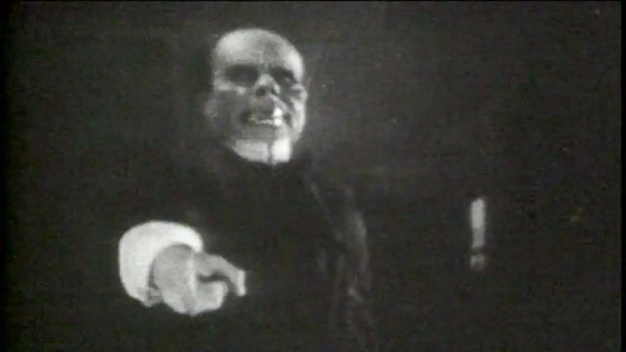 Phantom Of The Opera - Unmasking Scene (1925)