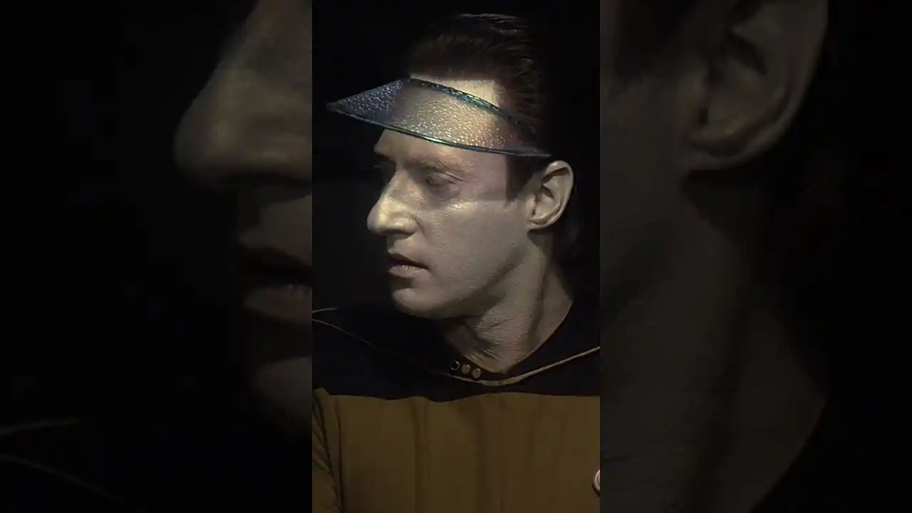 Video: Data might not know what a poker face is, but he is slaying that visor ♠️ #StarTrekTNG