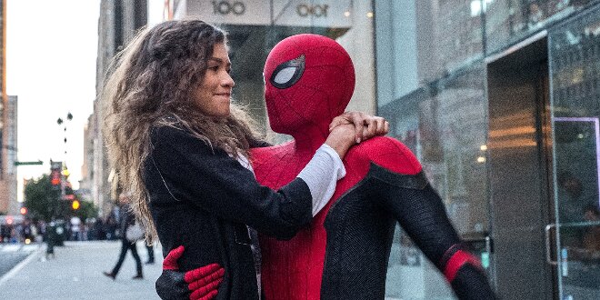 Tom Holland als Spider-Man mit Filmpartnerin Zendaya als Michelle „MJ“ Jones