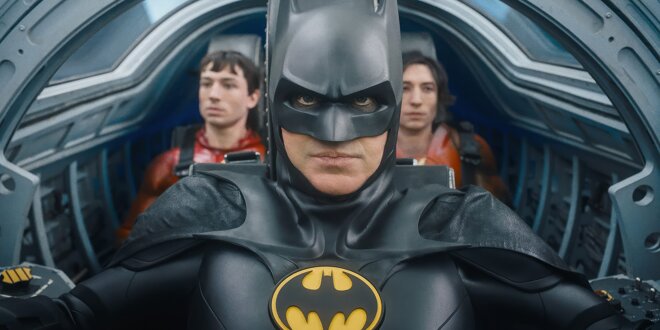 Flash (Ezra Miller) und Batman (Michael Keaton)