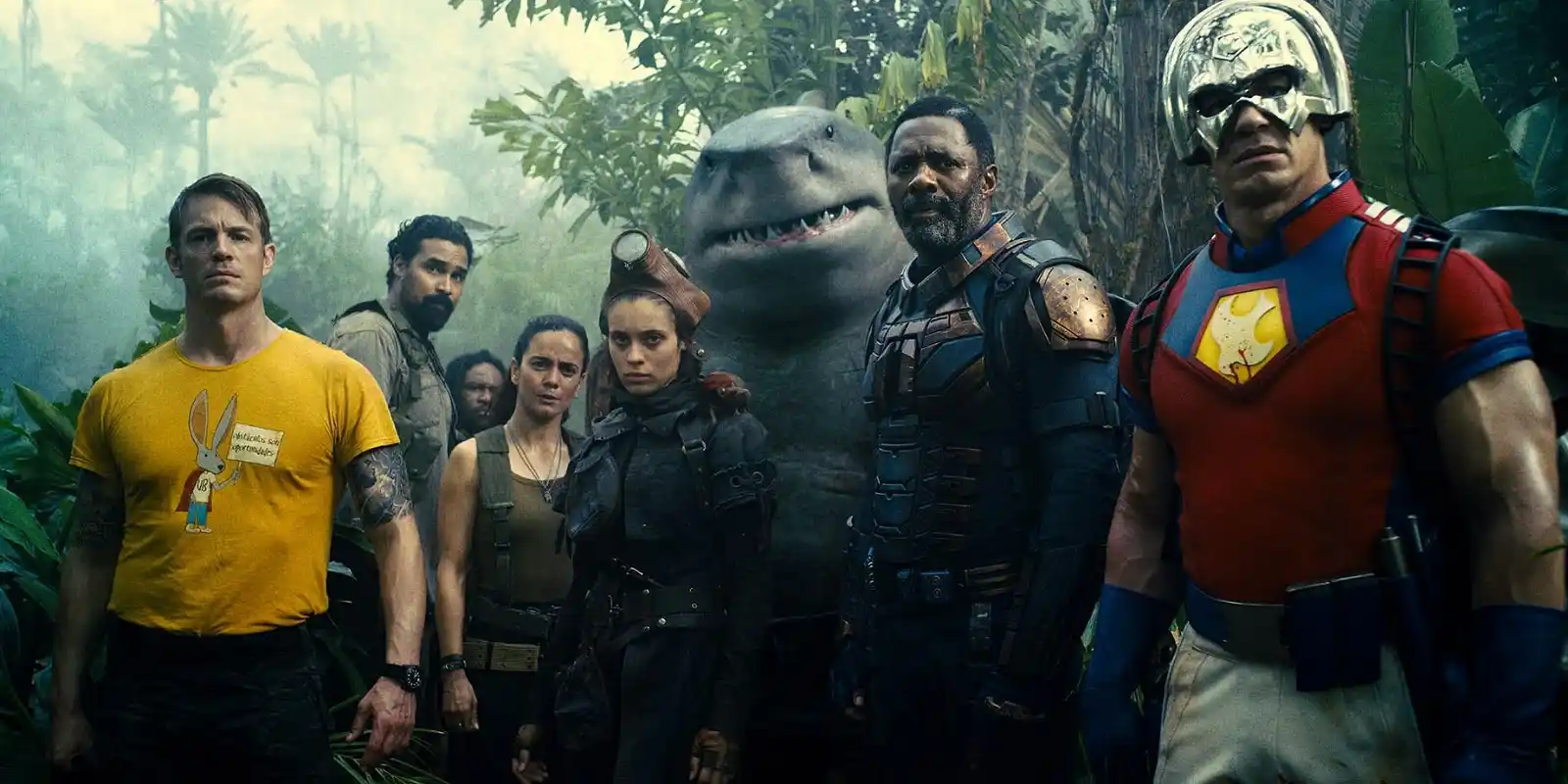 Sol Soria (Alice Braga, 4. v. l.) in The Suicide Squad