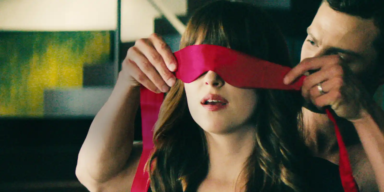 Anastasia „Ana“ Steele und Jamie Dornan in „Fifty Shades of Grey - Befreite Lust” Anastasia „Ana“ Steele und Jamie Dornan in „Fifty Shades of Grey - Befreite Lust”