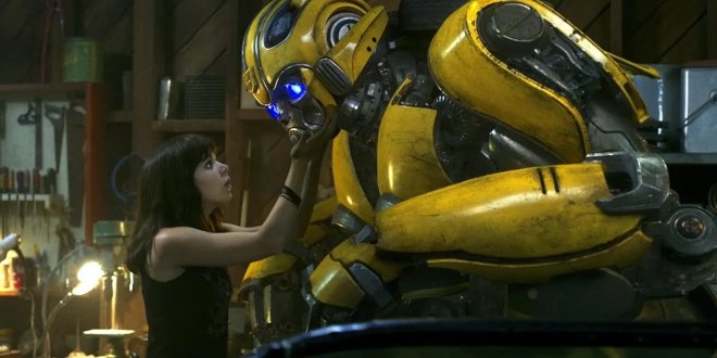 Hailee Steinfeld und Bumblebee Hailee Steinfeld und Bumblebee