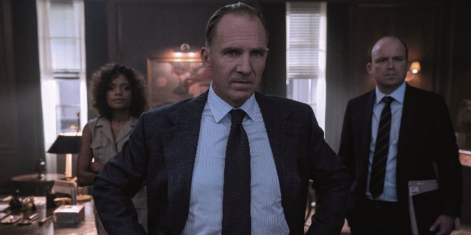 Miss Moneypenny (Naomie Harris), M (Ralph Fiennes) und Bill Tanner (Rory Kinnear) Miss Moneypenny (Naomie Harris), M (Ralph Fiennes) und Bill Tanner (Rory Kinnear)