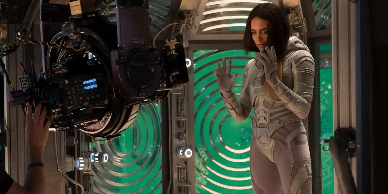 Hannah John-Kamen bei den Dreharbeiten zu „Ant-Man and the Wasp”