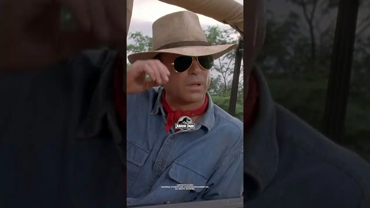 Jurassic Park &ndash; Trailer: #SamNeills größte Rolle, die eine ganze Generation prägte. 🎥🦖 Schaue #JurassicPark jetzt bei #Sky.