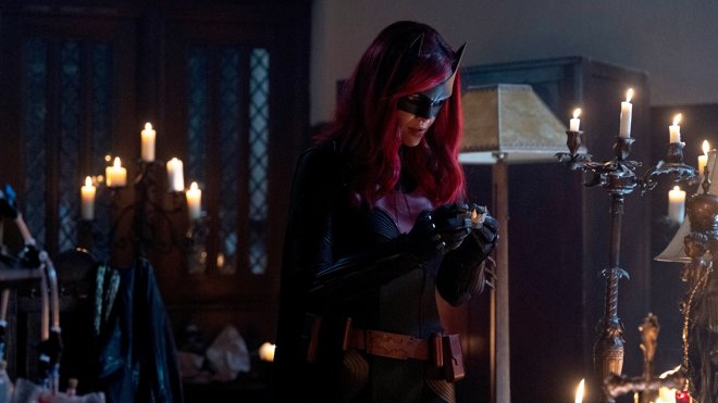 Batwoman 01x13 - Vampire in Gotham