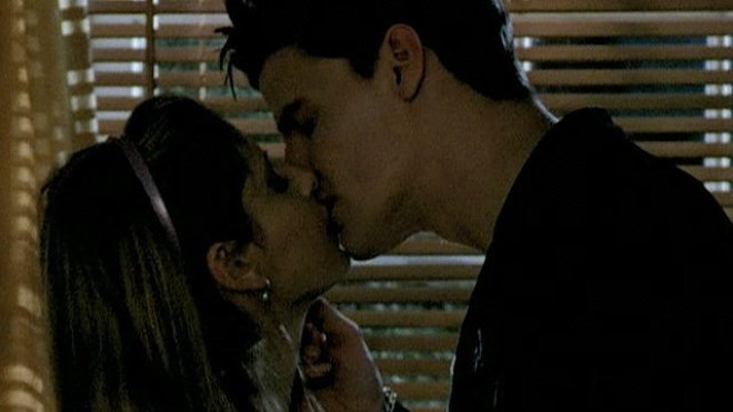 Buffy - Im Bann der Dämonen 01x07 - Angel – Blutige Küsse