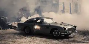 Bild zu: Aston Martin DB5 bei James Bond: Alle Filme, Gadgets und Szenen