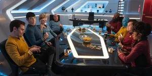 Bild zu: Akiva Goldsman hat das Serienfinale von „Strange New Worlds“ selbst inszeniert