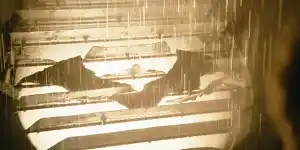 Foto zur News: Clayface: Pattinsons Batman-Symbol am DCU-Set? James Gunn zerstört jetzt alle Fan-Träume!